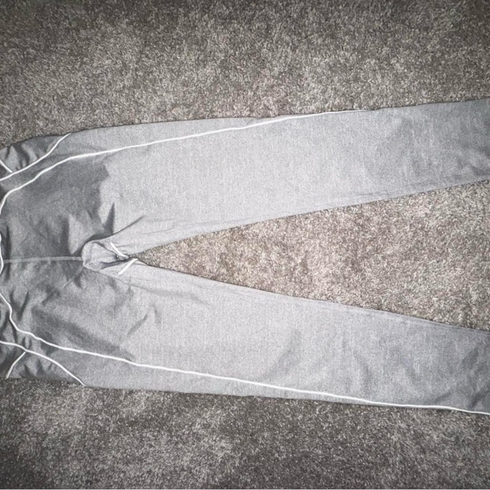 ALO Yoga Light Gray High-Waist Sculpt Leggings - Picture 4 of 4